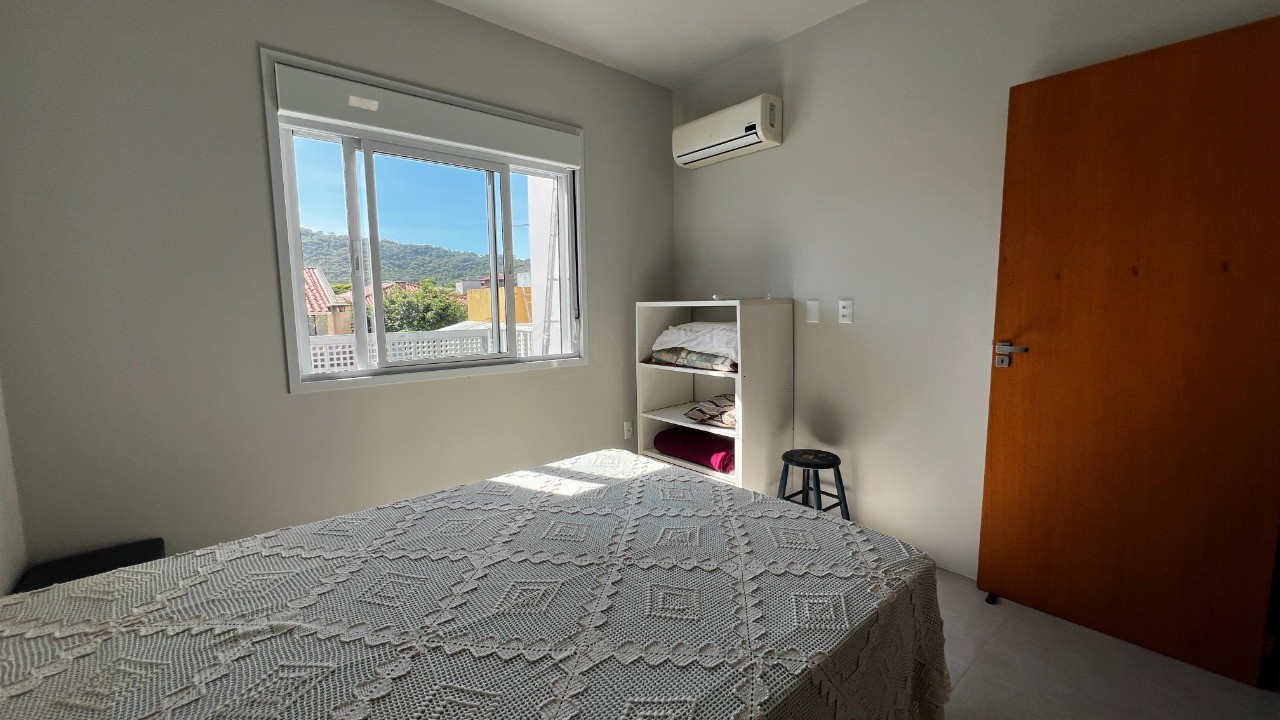 Sobrados no Centro de Garopaba: Casa à venda com 2 quartos, 2 banheiros e 91,37 m² - A partir de R$ 919 mil!