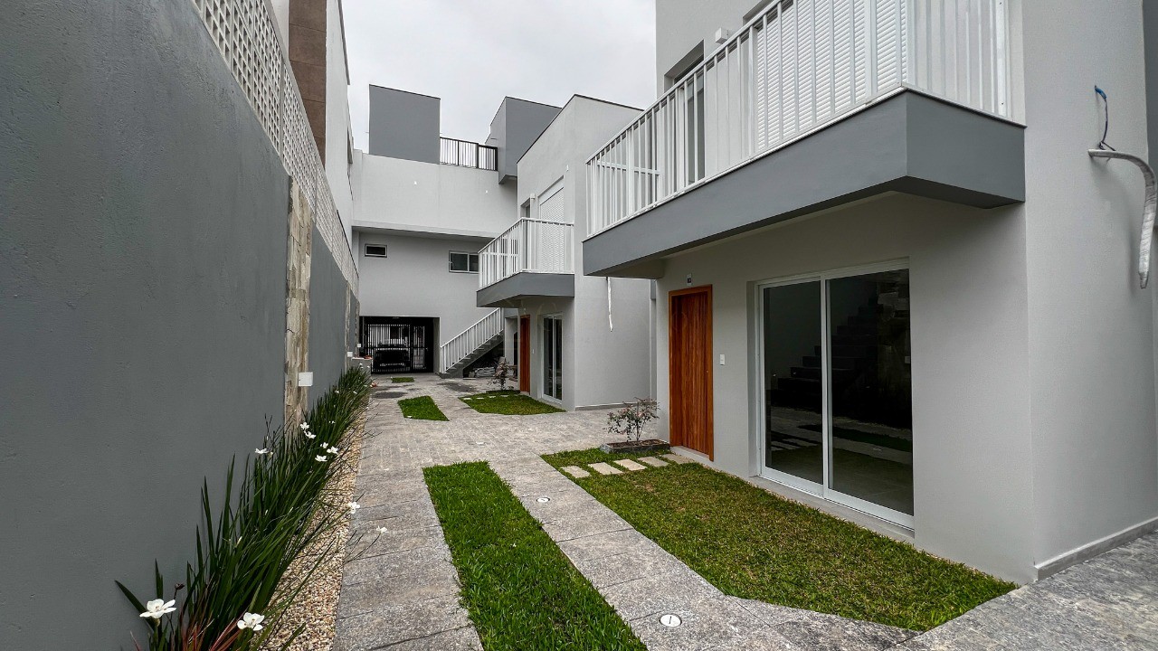 Sobrados no centro de garopaba: casa à venda com 2 quartos, 