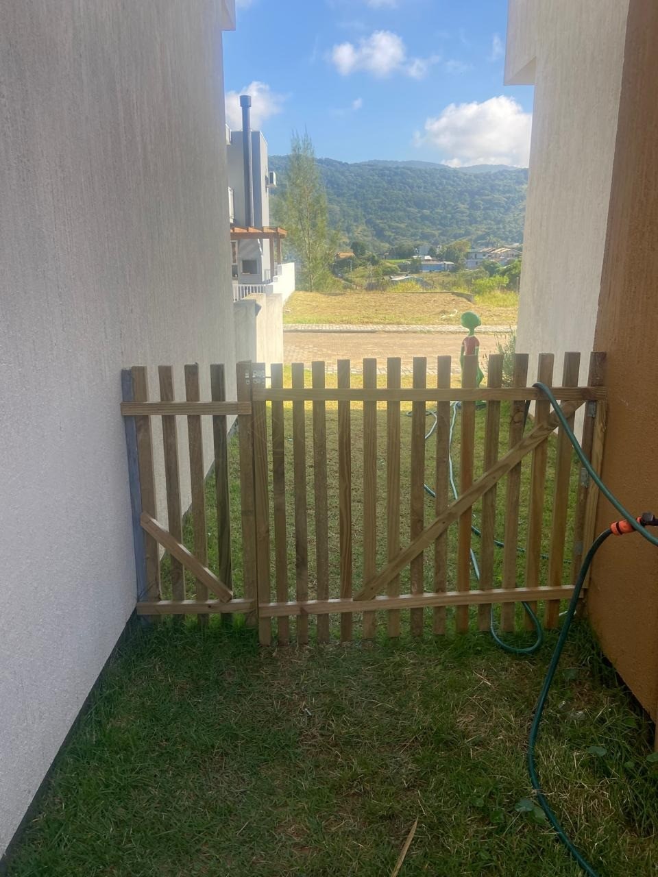 Imperdível! Casa à venda em Garopaba-SC, bairro Ambrósio, 3 quartos, 2 suítes, 3 banheiros, 1 vaga de garagem.