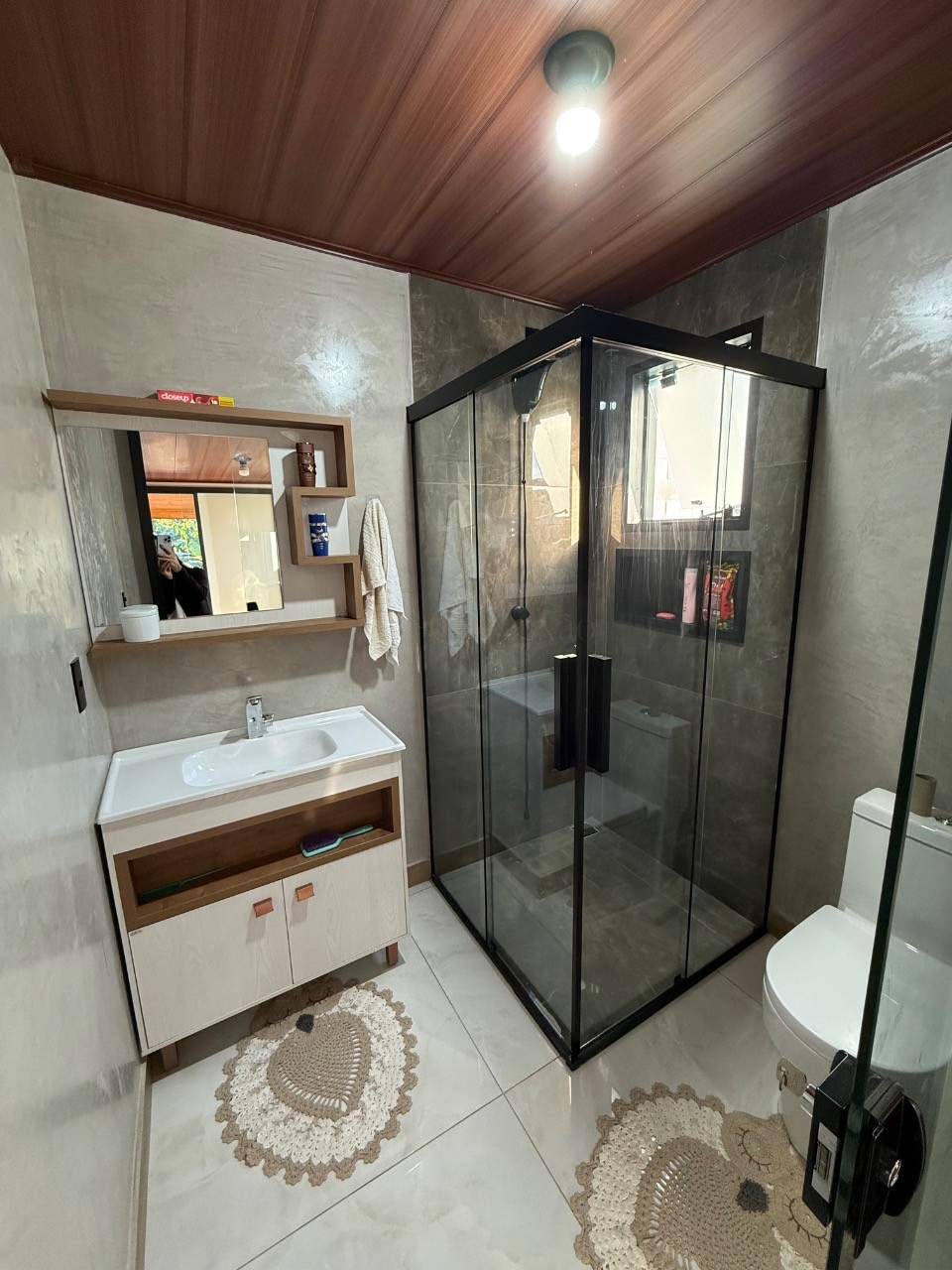 Imperdível residência à venda em Garopaba-SC, bairro Ressacada: 3 quartos, 2 salas, 5 vagas e 980m² de área!