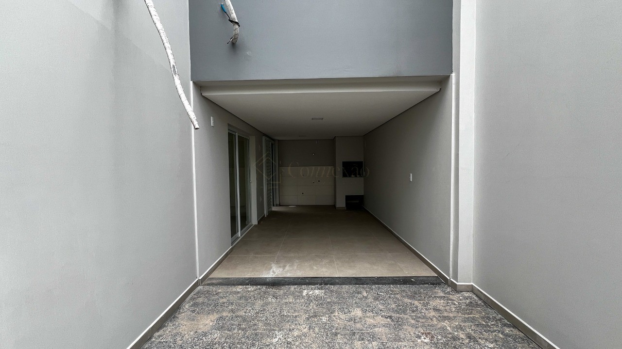Sobrados no Centro de Garopaba: Casa à venda com 2 quartos, 2 banheiros e 91,37 m² - A partir de R$ 919 mil!