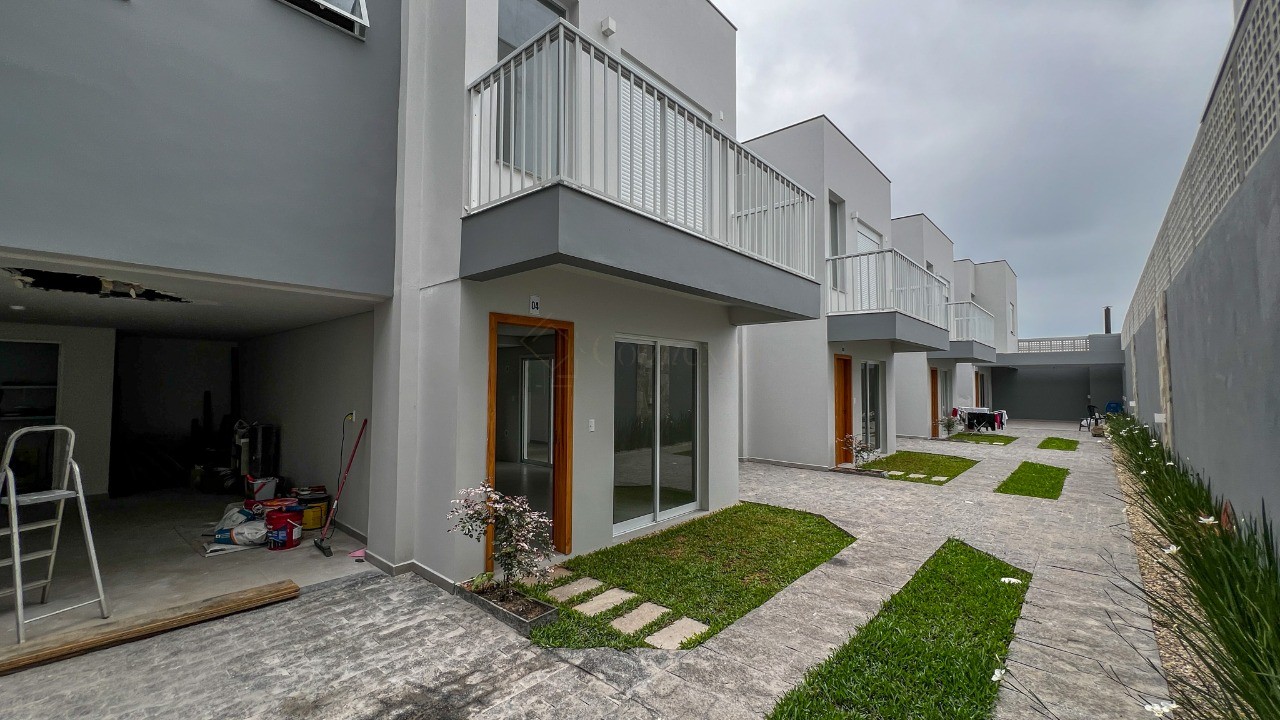 Sobrados no Centro de Garopaba: Casa à venda com 2 quartos, 2 banheiros e 91,37 m² - A partir de R$ 919 mil!
