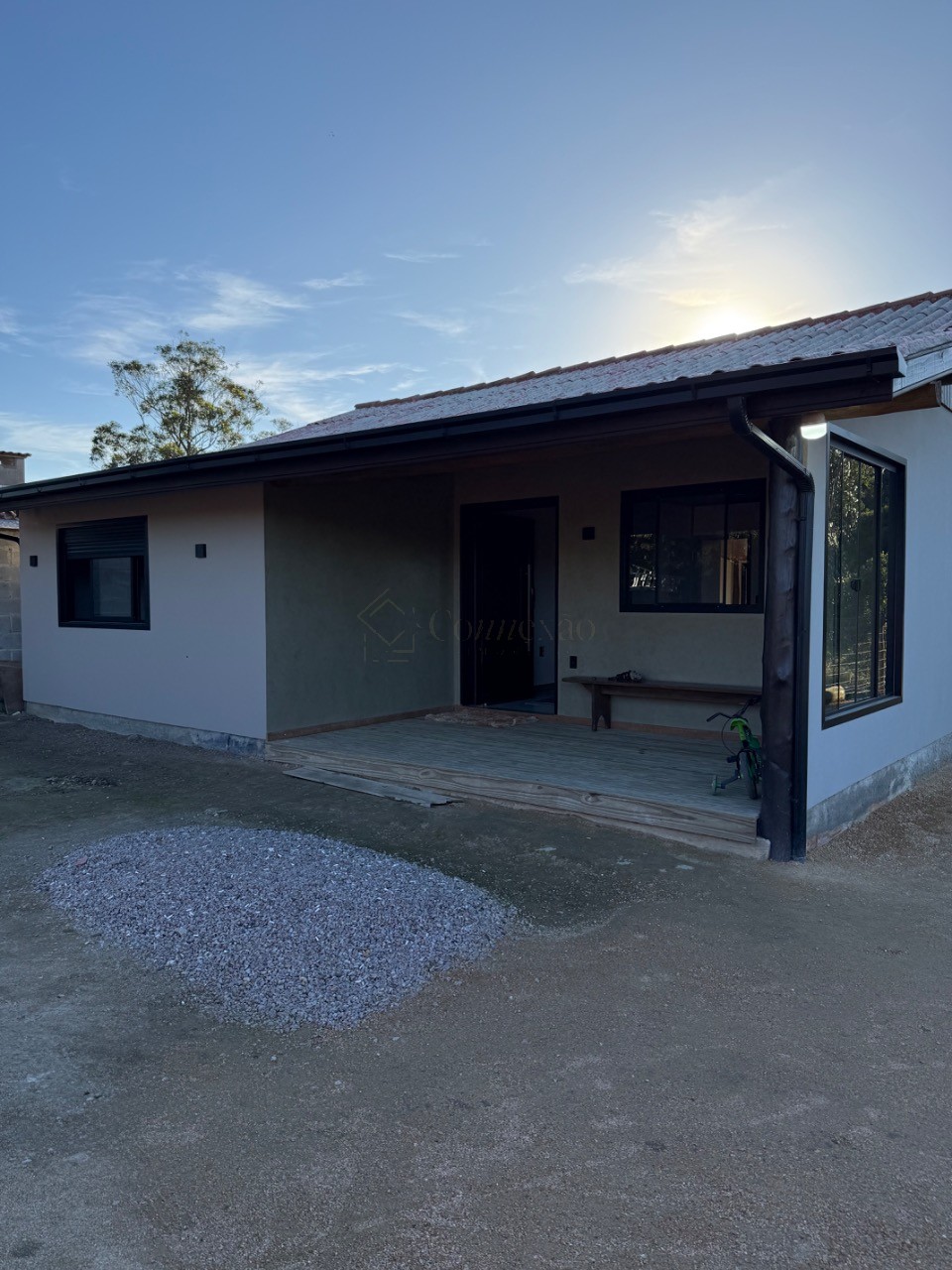 Imperdível residência à venda em Garopaba-SC, bairro Ressacada: 3 quartos, 2 salas, 5 vagas e 980m² de área!