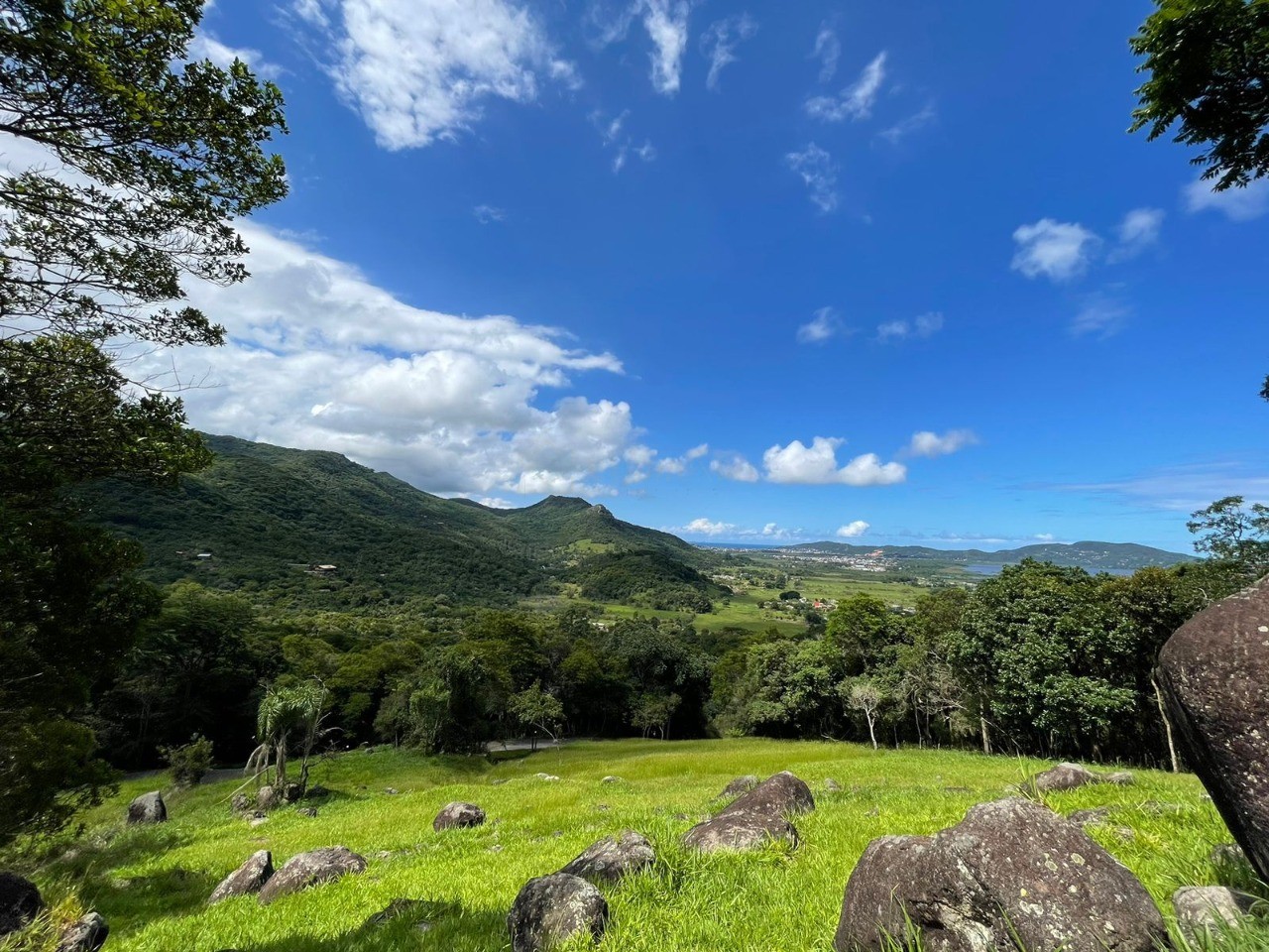 Terreno de 2.076,16 m² em condomínio exclusivo em garopaba-s