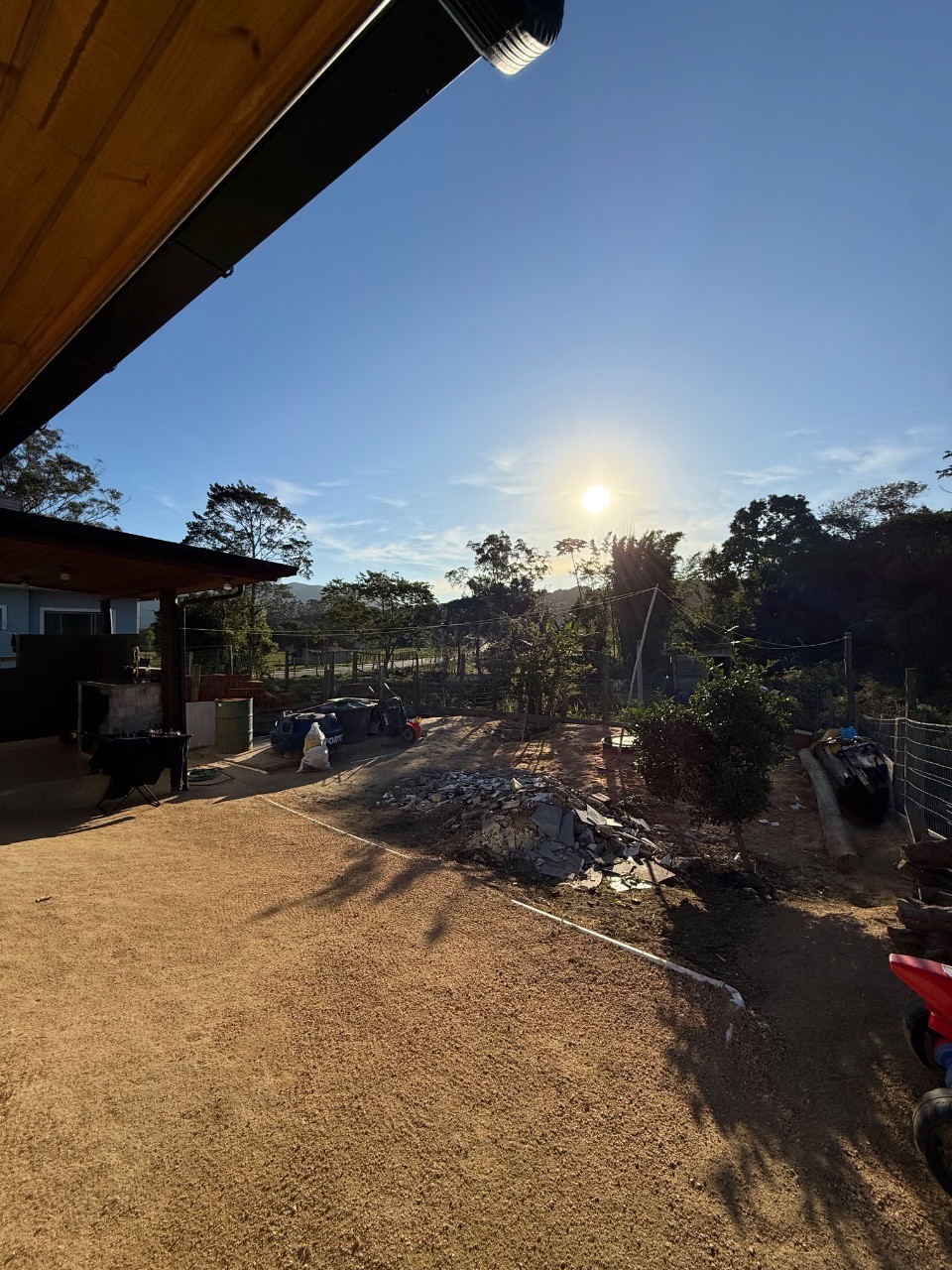 Imperdível residência à venda em Garopaba-SC, bairro Ressacada: 3 quartos, 2 salas, 5 vagas e 980m² de área!