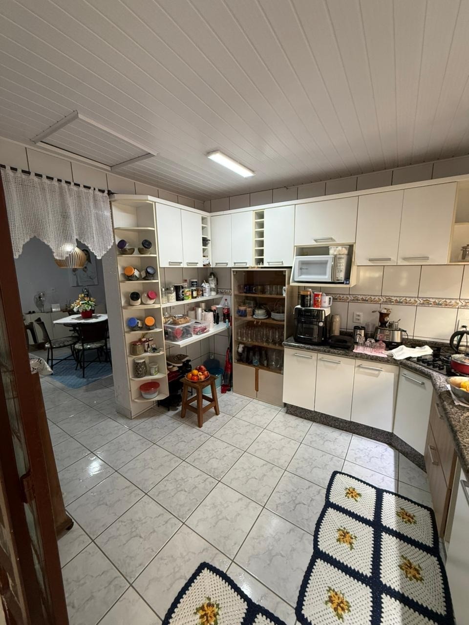 Maravilhosa Casa à Venda em Garopaba-SC, Campo Duna: 4 Quartos, 3 Salas, 5 Vagas de Garagem e 350 m² de Área construída.