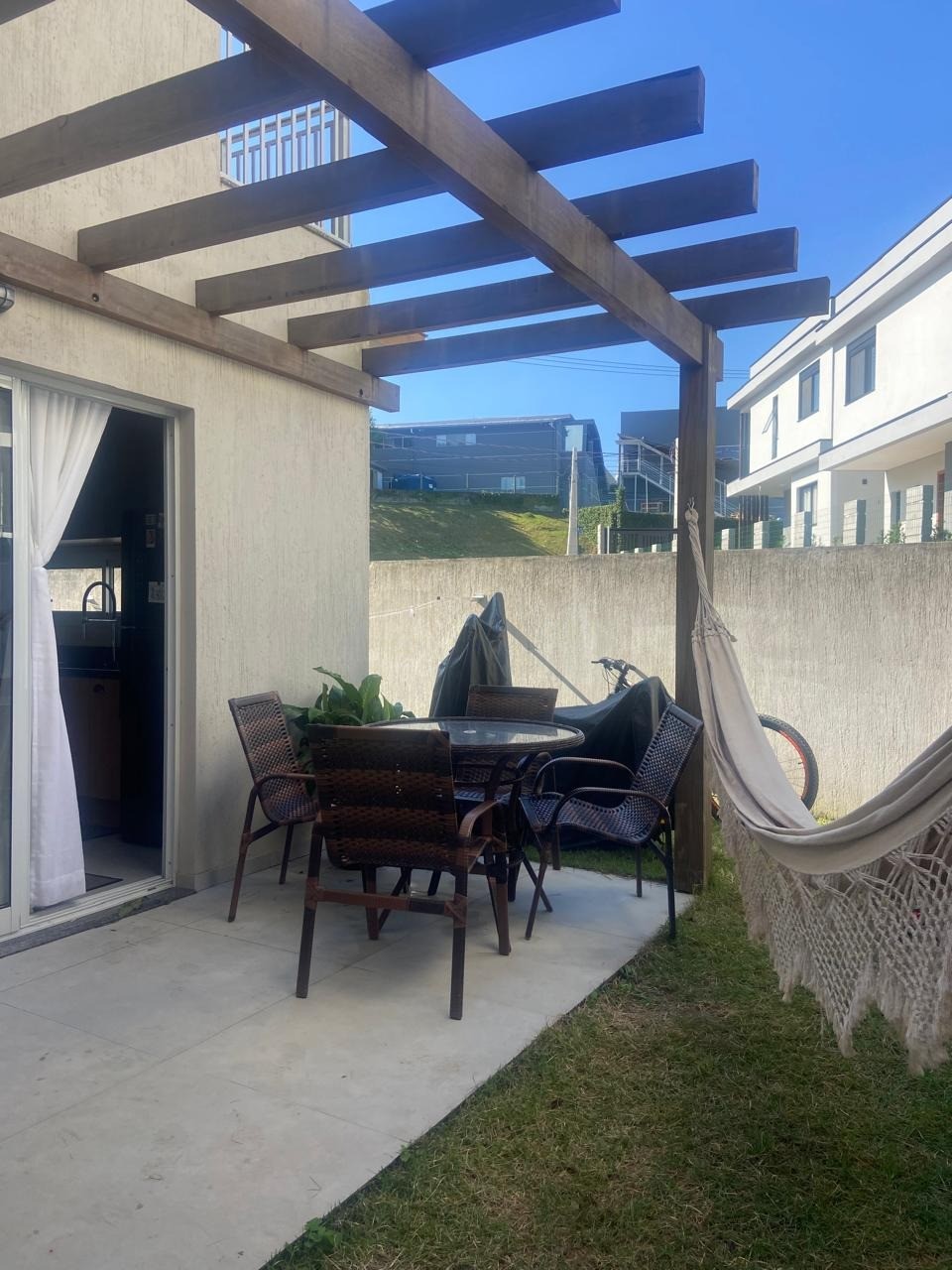Imperdível! Casa à venda em Garopaba-SC, bairro Ambrósio, 3 quartos, 2 suítes, 3 banheiros, 1 vaga de garagem.