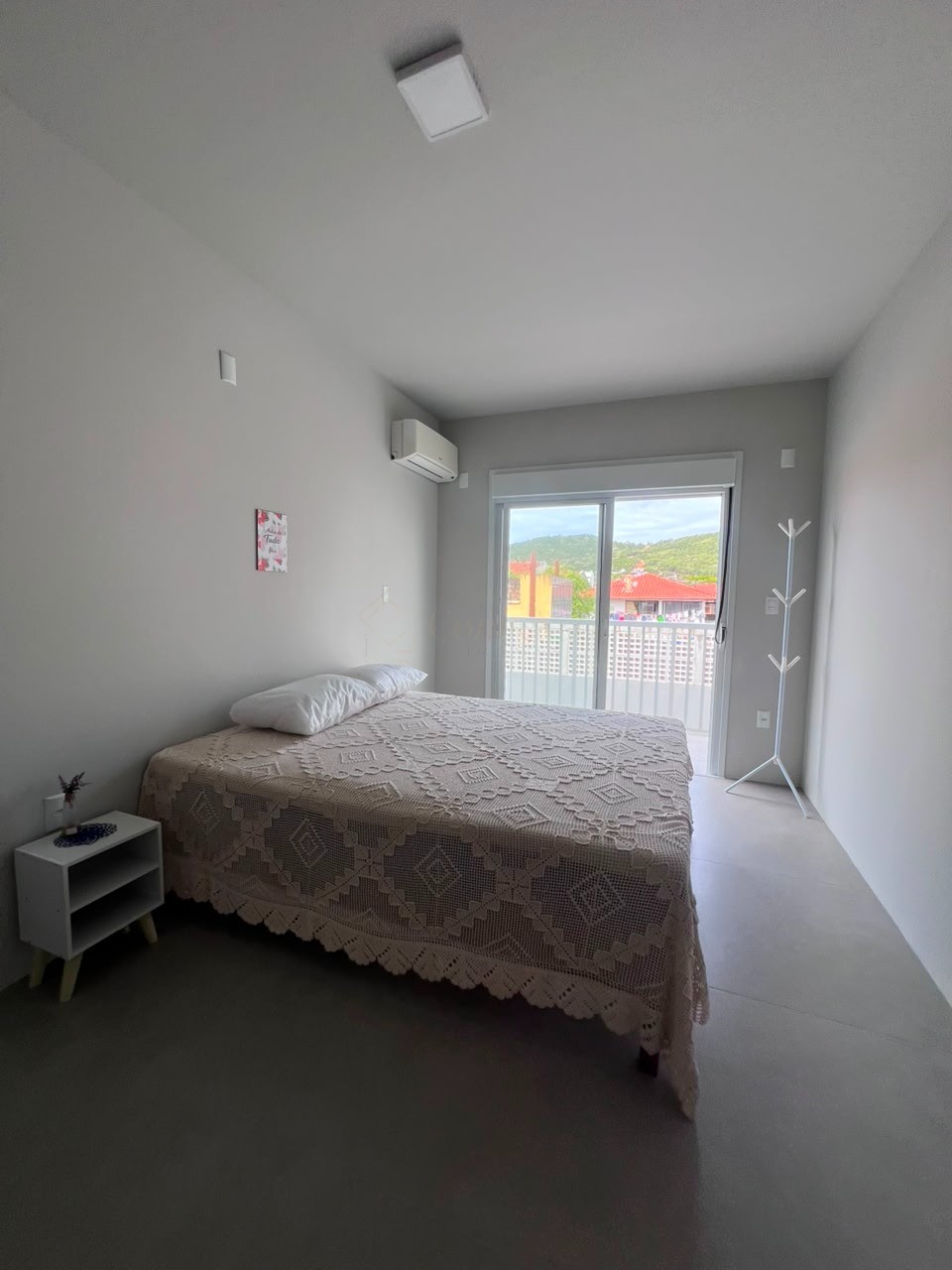 Sobrados no Centro de Garopaba: Casa à venda com 2 quartos, 2 banheiros e 91,37 m² - A partir de R$ 919 mil!