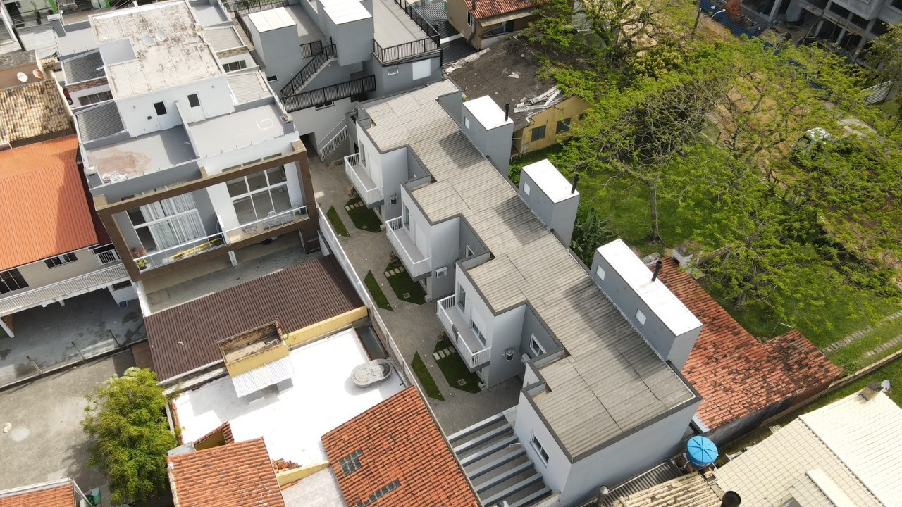 Sobrados no Centro de Garopaba: Casa à venda com 2 quartos, 2 banheiros e 91,37 m² - A partir de R$ 919 mil!