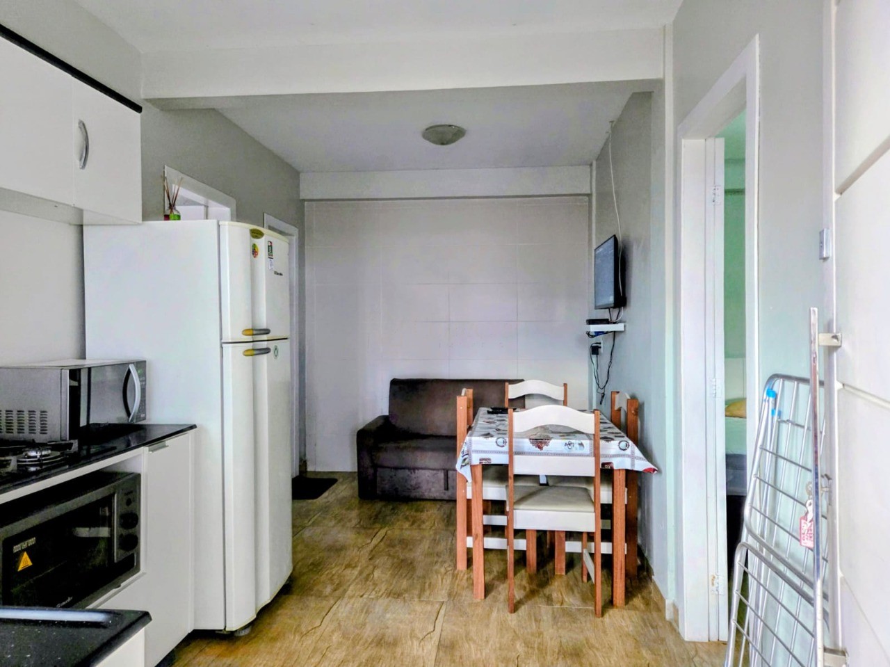 Casa à Venda em Garopaba-SC, Centro: 7 Quartos, 1 Suíte, 4 Salas, 5 Banheiros, 6 Vagas de Garagem - 346m² de Área