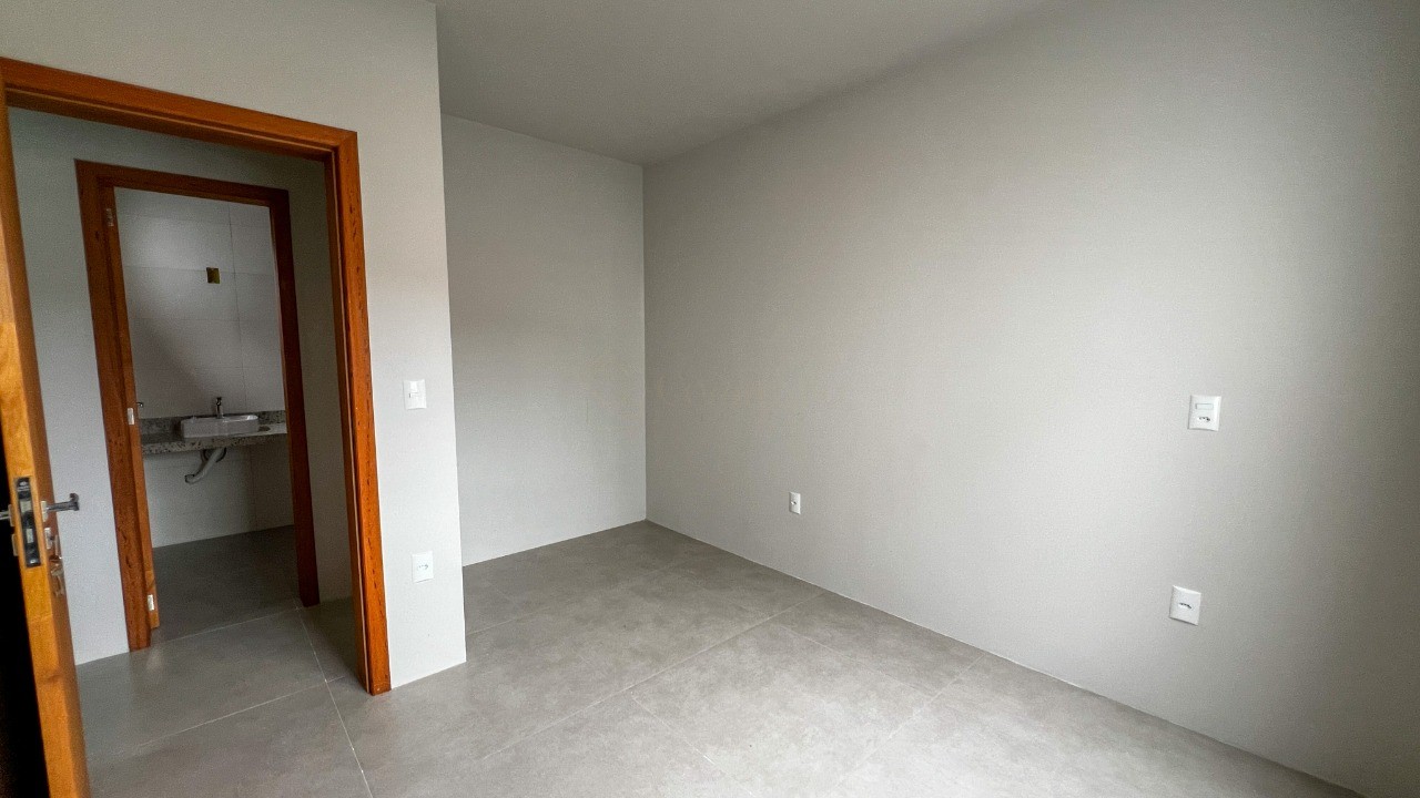 Sobrados no Centro de Garopaba: Casa à venda com 2 quartos, 2 banheiros e 91,37 m² - A partir de R$ 919 mil!