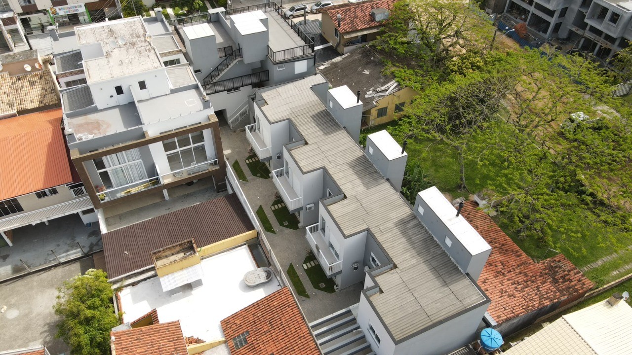 Sobrados no Centro de Garopaba: Casa à venda com 2 quartos, 2 banheiros e 91,37 m² - A partir de R$ 919 mil!