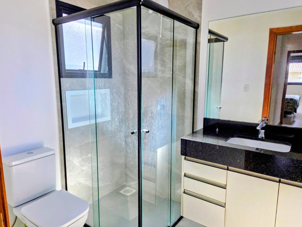 Casa à venda em Garopaba-SC, bairro Quinta dos Açores: 3 quartos, 1 suíte, 1 sala, 3 banheiros, garagem e 106,52 m².