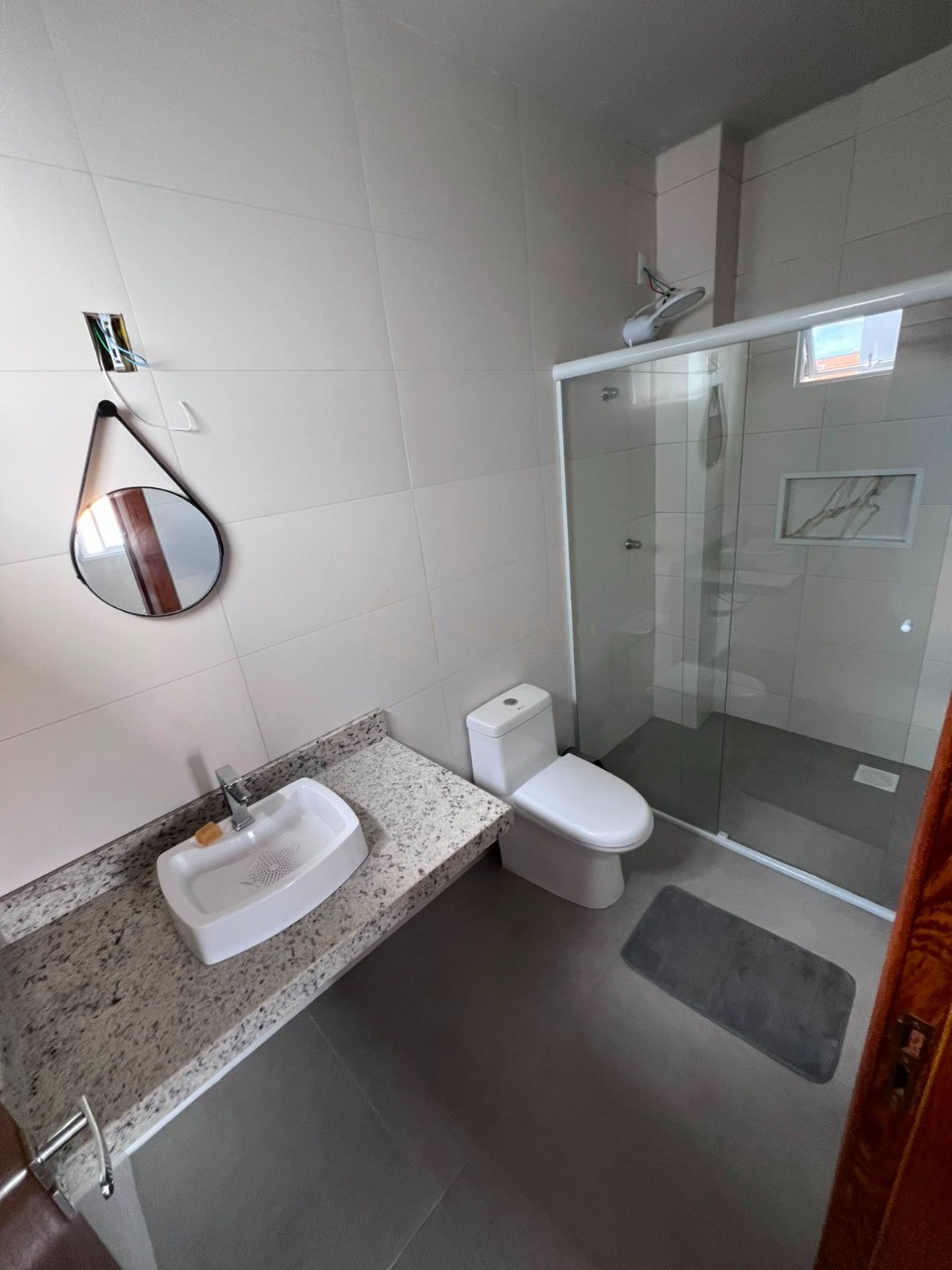 Sobrados no Centro de Garopaba: Casa à venda com 2 quartos, 2 banheiros e 91,37 m² - A partir de R$ 919 mil!