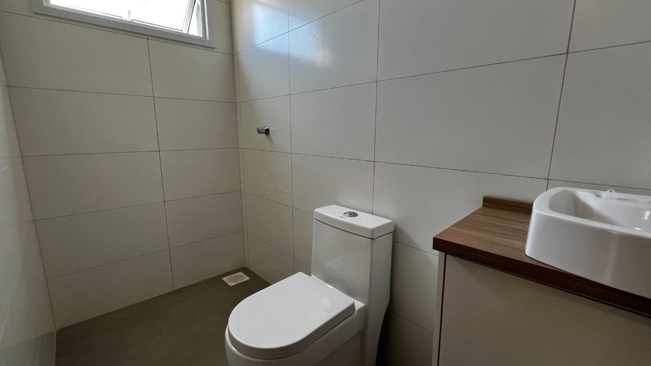Sobrados no Centro de Garopaba: Casa à venda com 2 quartos, 2 banheiros e 91,37 m² - A partir de R$ 919 mil!