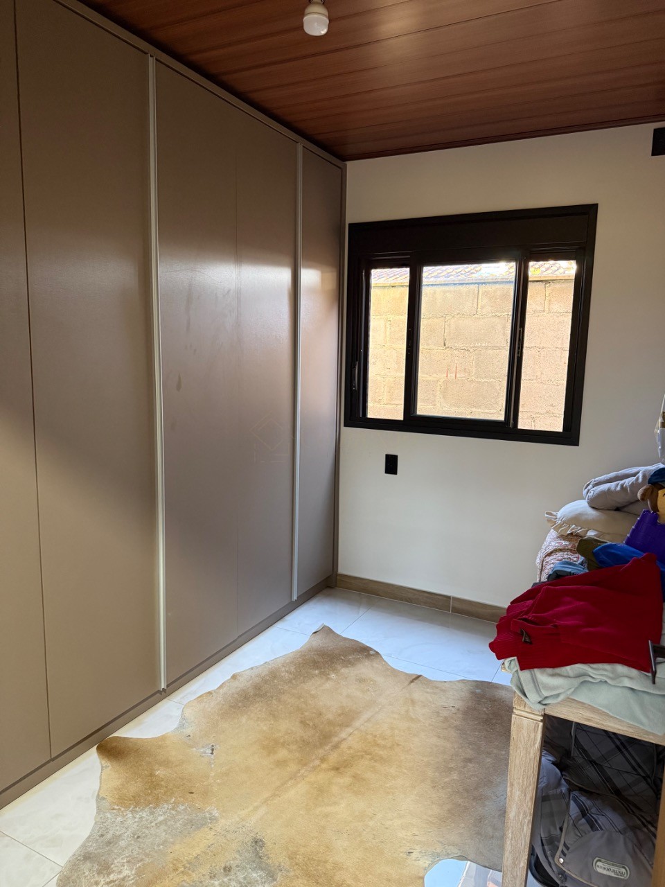 Imperdível residência à venda em Garopaba-SC, bairro Ressacada: 3 quartos, 2 salas, 5 vagas e 980m² de área!