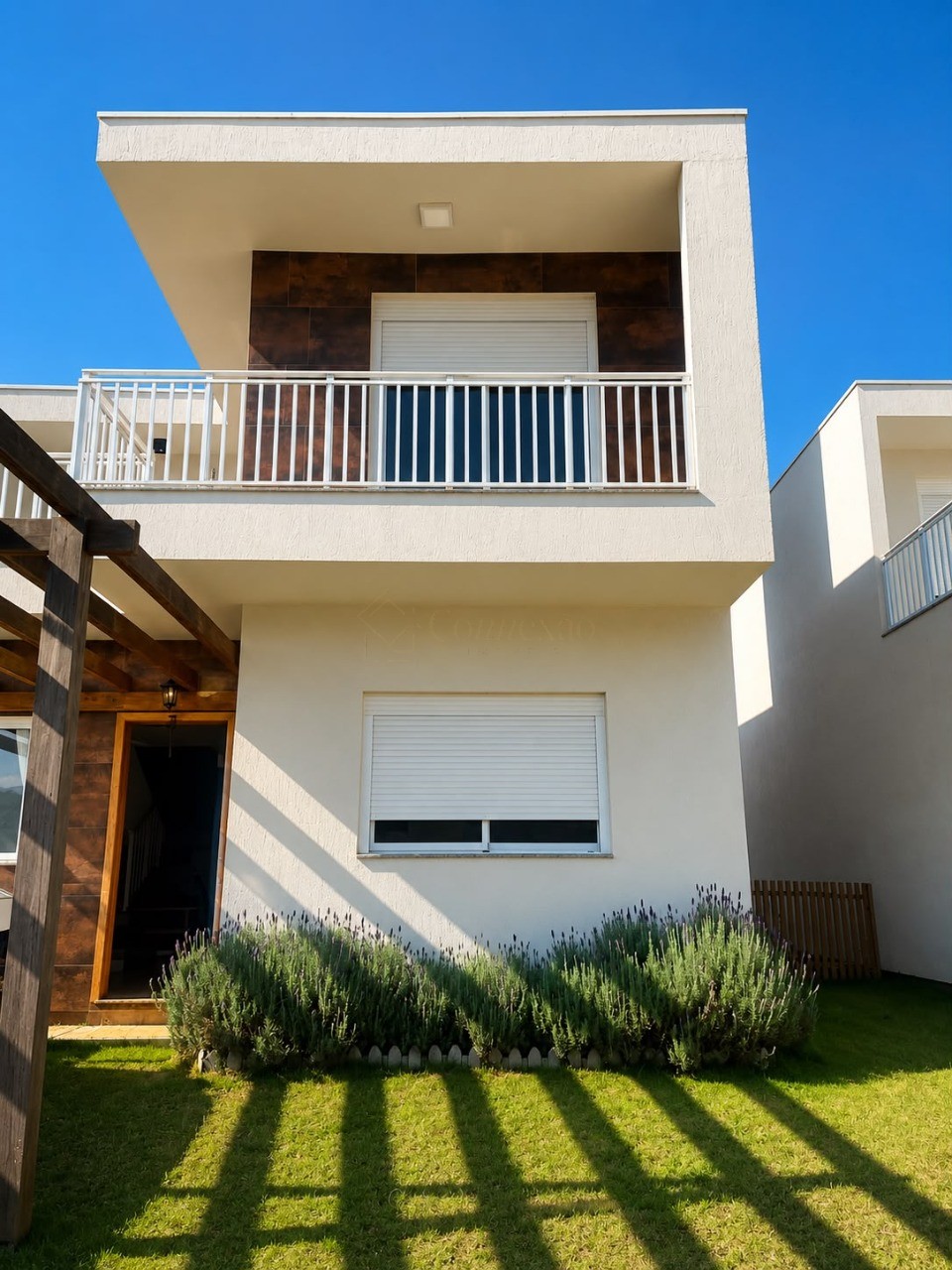 Imperdível! Casa à venda em Garopaba-SC, bairro Ambrósio, 3 quartos, 2 suítes, 3 banheiros, 1 vaga de garagem.