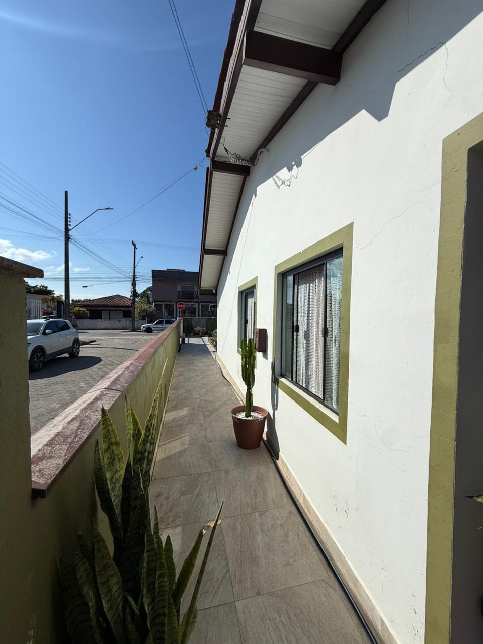 Maravilhosa Casa à Venda em Garopaba-SC, Campo Duna: 4 Quartos, 3 Salas, 5 Vagas de Garagem e 350 m² de Área construída.