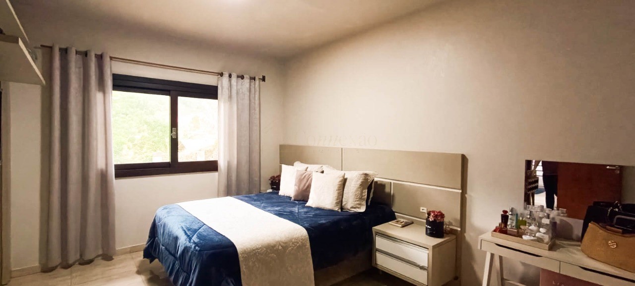 Imóvel Residencial à Venda em Garopaba-SC - 3 Quartos, 1 Suíte, 4 Vagas de Garagem e 170m² de Área