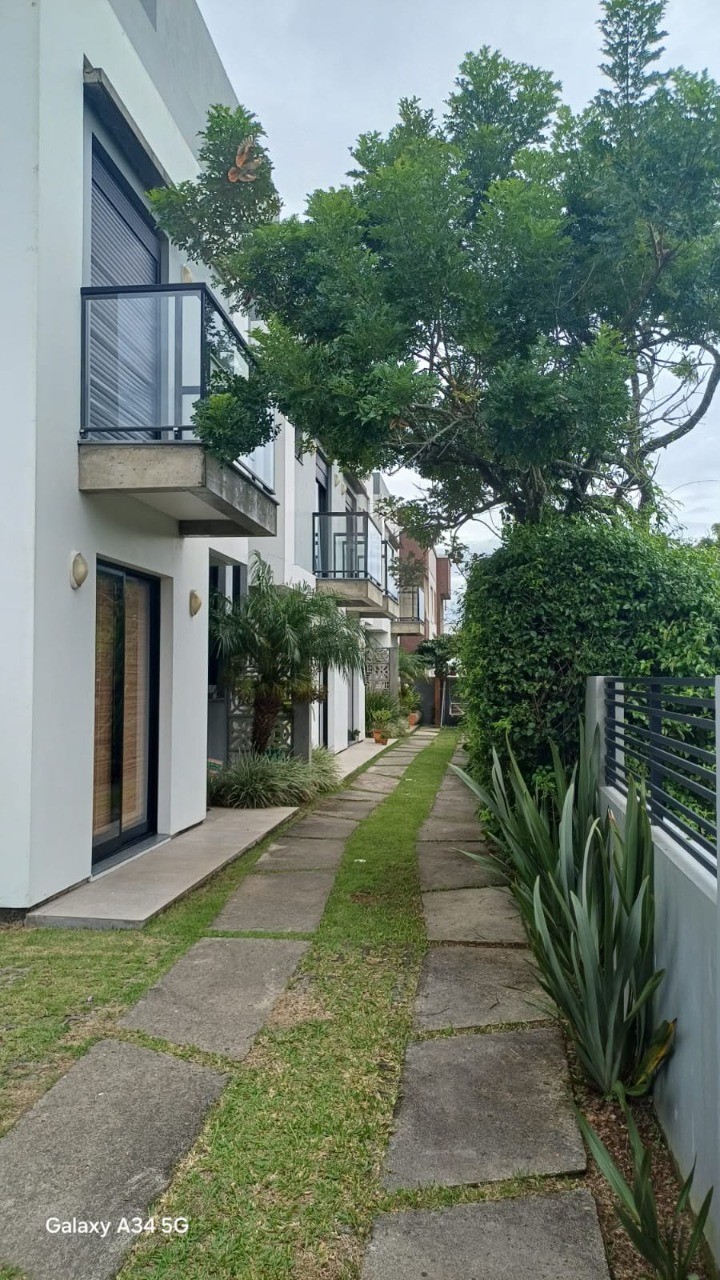 Imperdível oportunidade: Casa à venda em Garopaba-SC, bairro Campo Duna - 2 quartos, 2 suítes, 1 vaga de garagem, 82m².