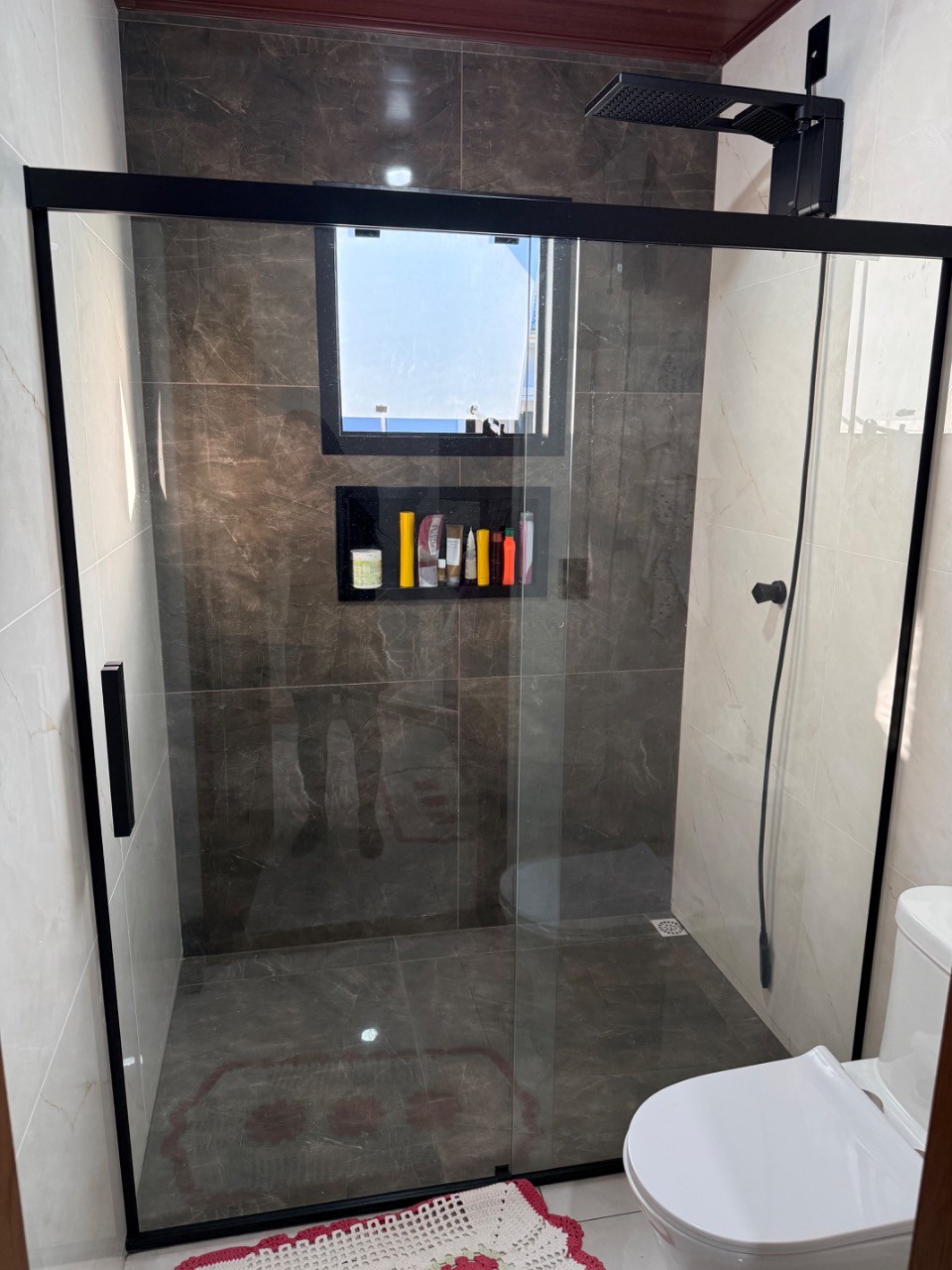 Imperdível residência à venda em Garopaba-SC, bairro Ressacada: 3 quartos, 2 salas, 5 vagas e 980m² de área!