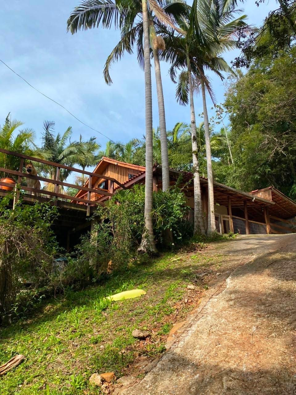 Casa com piscina e vista para lagoa