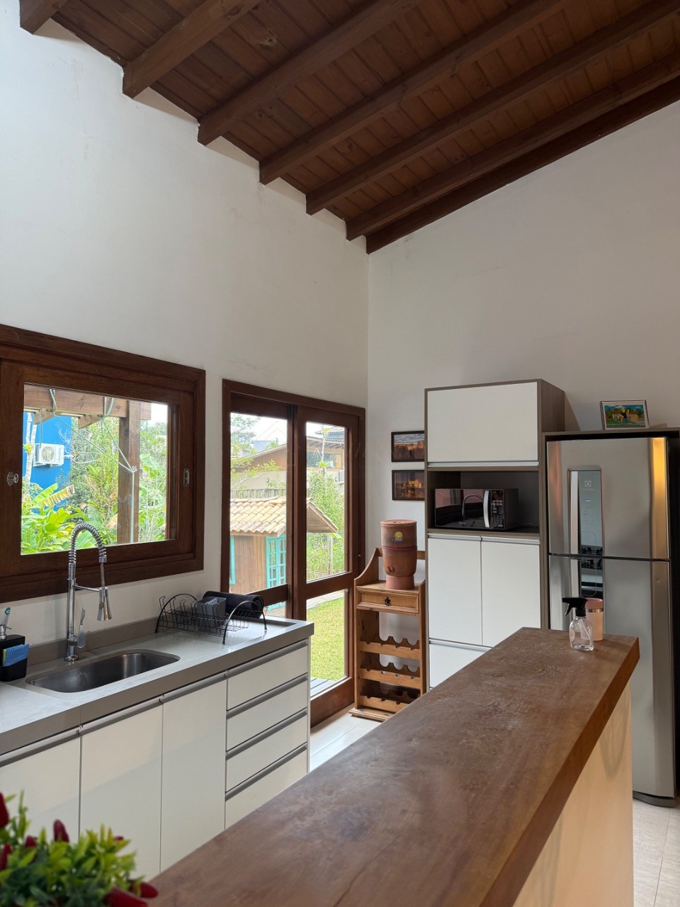 Casa mobiliada no condomínio maranata em frente à surfland b