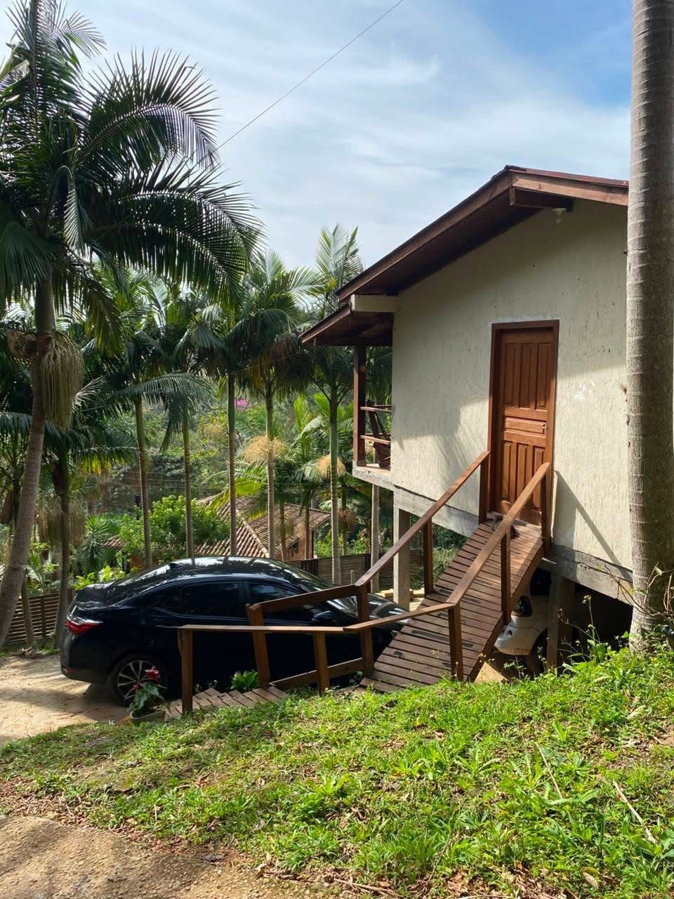 Casa com piscina e vista para lagoa