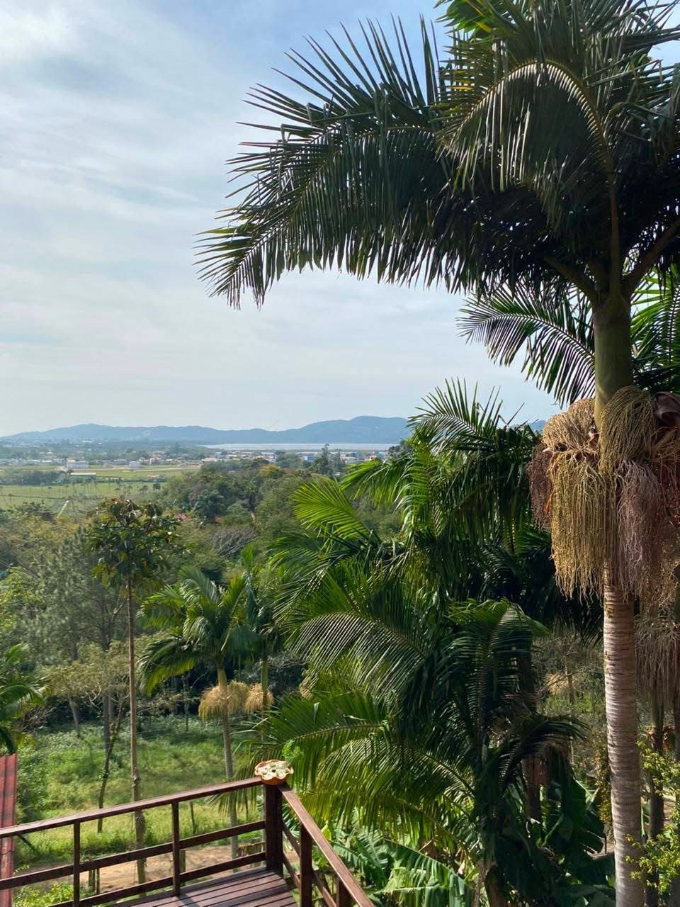 Casa com piscina e vista para lagoa