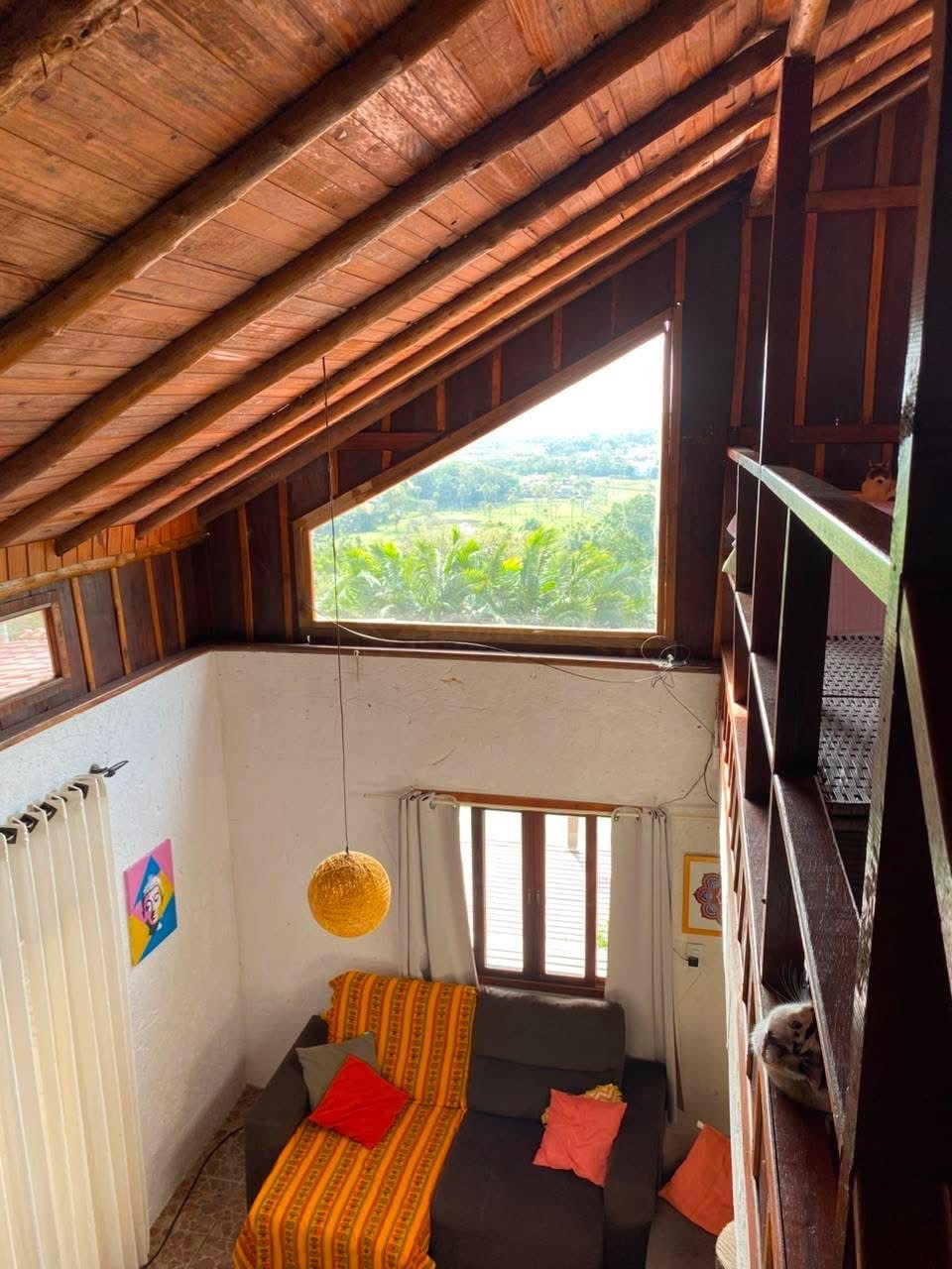 Casa com piscina e vista para lagoa