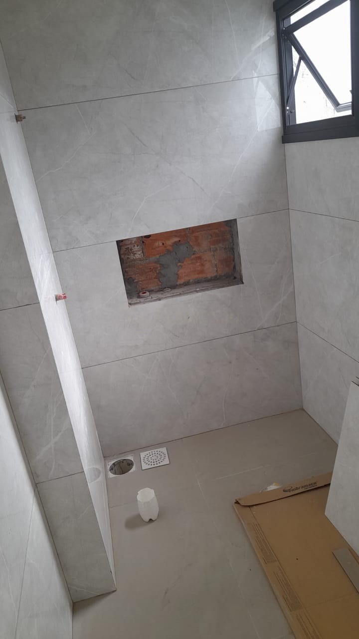 Casa à venda em Garopaba-SC: 1 quarto, 2 suítes, 105m² - Conforto e funcionalidade no bairro Ambrósio!