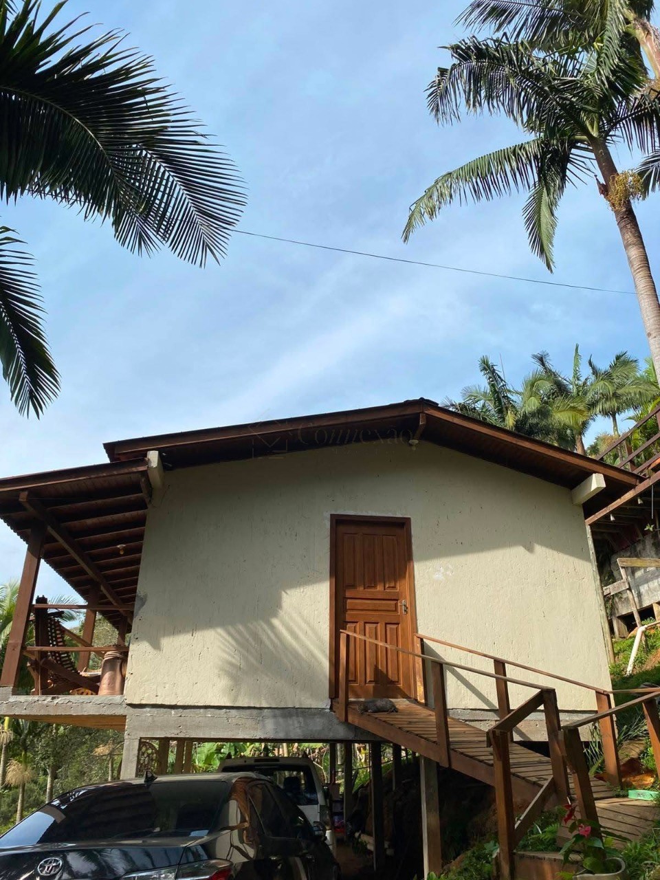 Casa com piscina e vista para lagoa