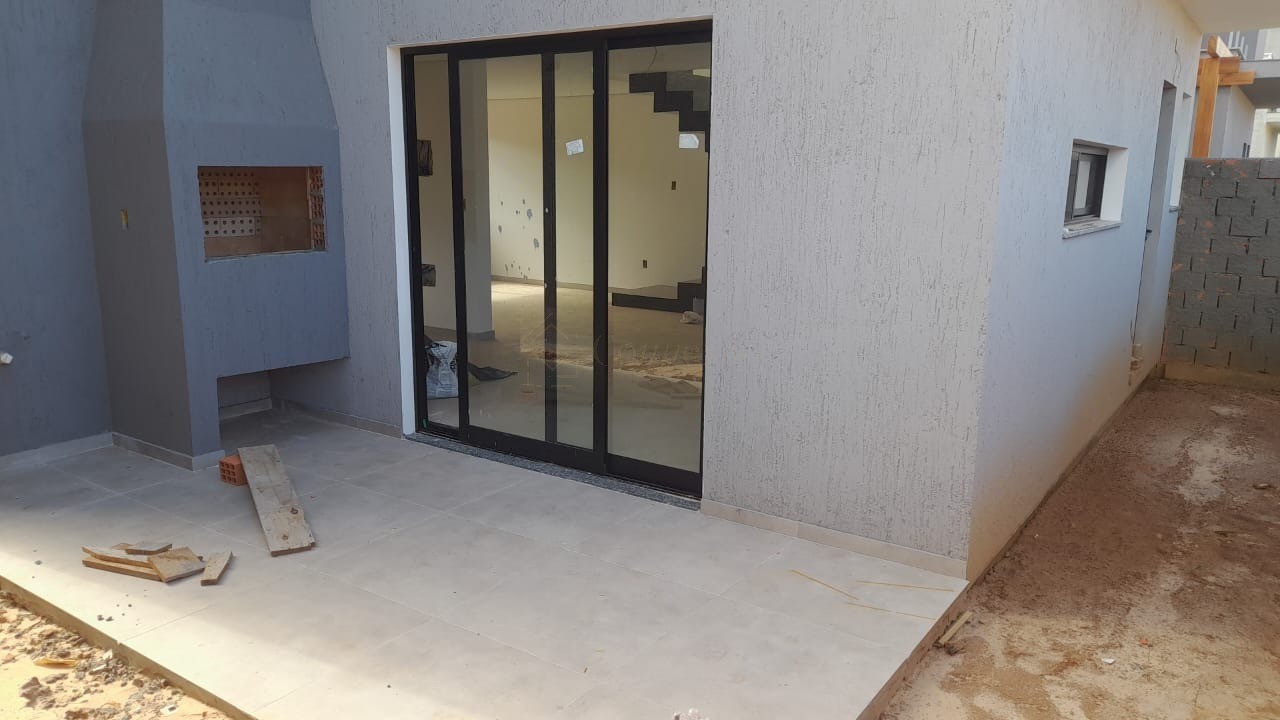 Casa à venda em Garopaba-SC: 1 quarto, 2 suítes, 105m² - Conforto e funcionalidade no bairro Ambrósio!