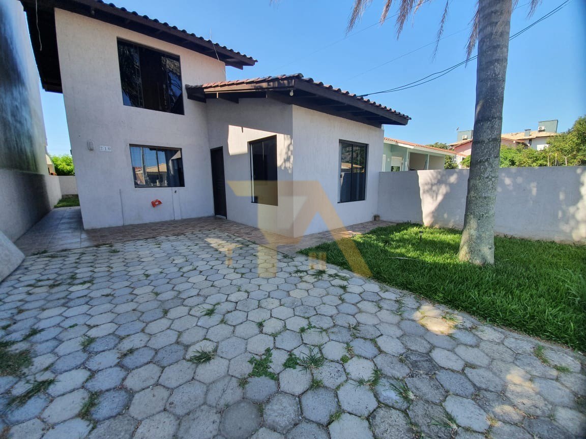 CASA RESIDENCIAL em Garopaba - SC, Pinguirito