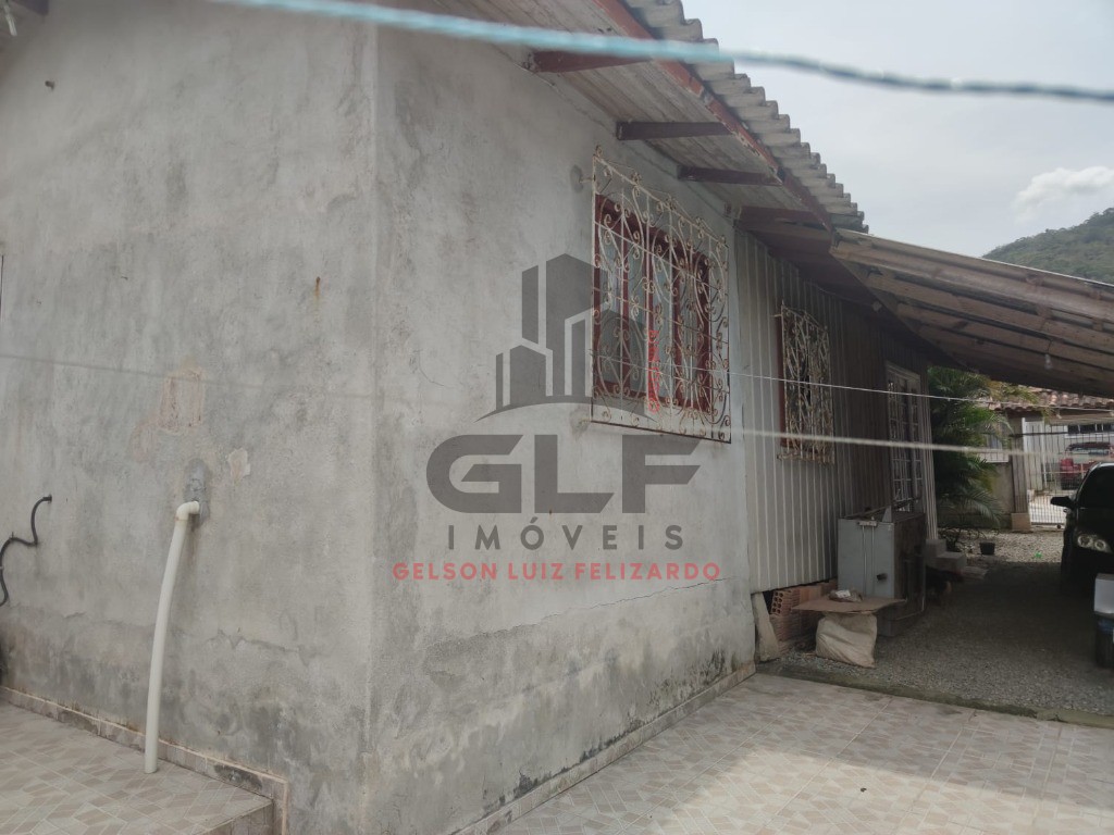 Residência completamente mobiliada no Bairro Alto São Bento, localizada na cidade de Itapema/SC. 2 KM do Mar, 3 quartos e 2 vagas de garagem