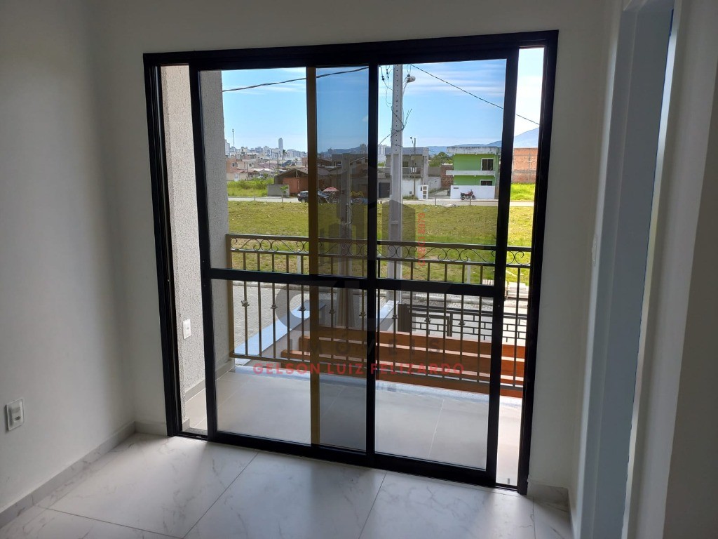 Casa Sobrado a venda na cidade de Itapema/SC bairro Morretes com 87 m² privativos e 3 dormitórios a 1300 m da praia