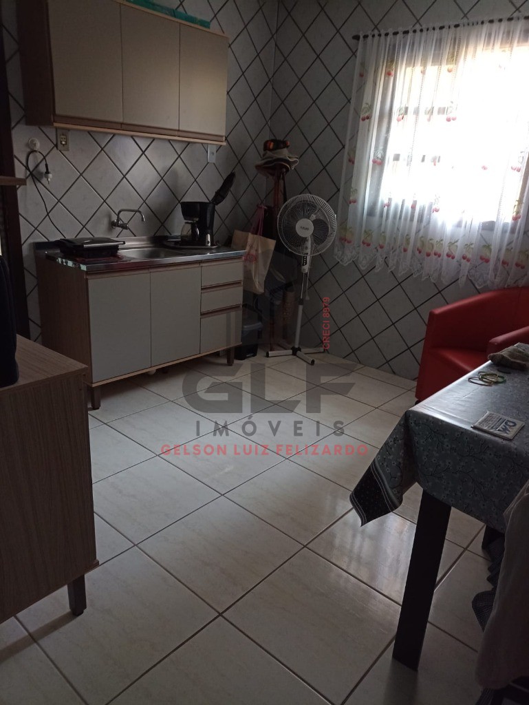 Casa com localização privilegiada no bairro Casa Branca na cidade de Itapema/SC, com 3 Dormitórios + 1 Kitner aos fundos. Terreno com 300 m² total