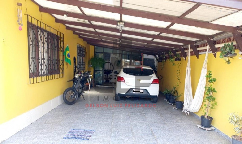 Casa com localização privilegiada no bairro Casa Branca na cidade de Itapema/SC, com 3 Dormitórios + 1 Kitner aos fundos. Terreno com 300 m² total