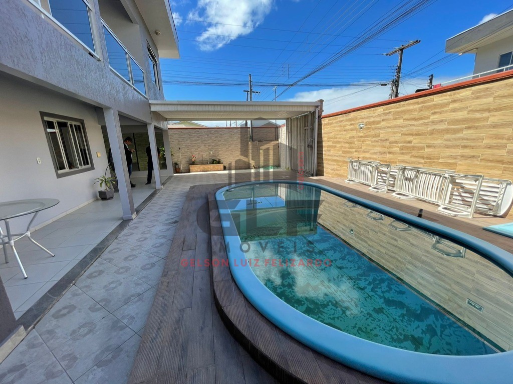 Casa alto padrão na cidade de itapema/sc, no bairro alto são bento, conta com 3 quartos e 5 vagas de garagem, 210 m² privativos, bem localizada