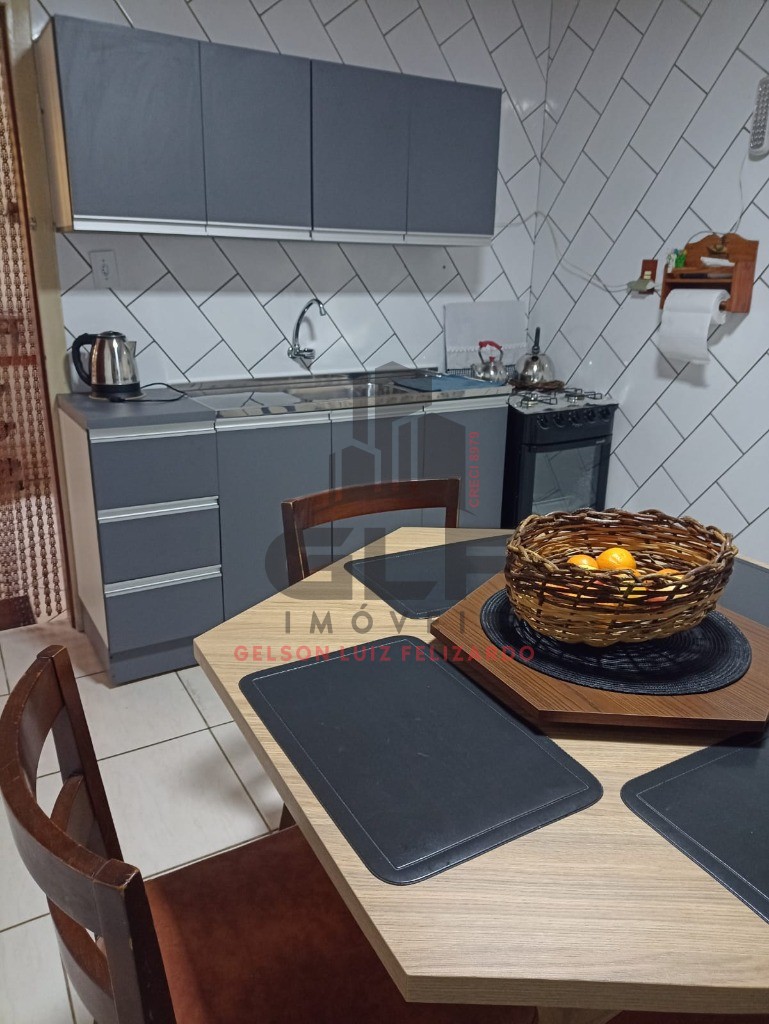 Casa com localização privilegiada no bairro Casa Branca na cidade de Itapema/SC, com 3 Dormitórios + 1 Kitner aos fundos. Terreno com 300 m² total