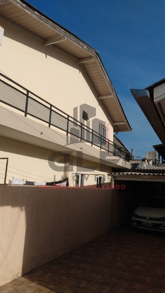 2 Casas no Terreno + Kitnet nos fundos na cidade de Itapema/SC no bairro Alto São Bento. Terreno conta com 252 m² SENDO 12 X 21. Renda Extra Aluguel