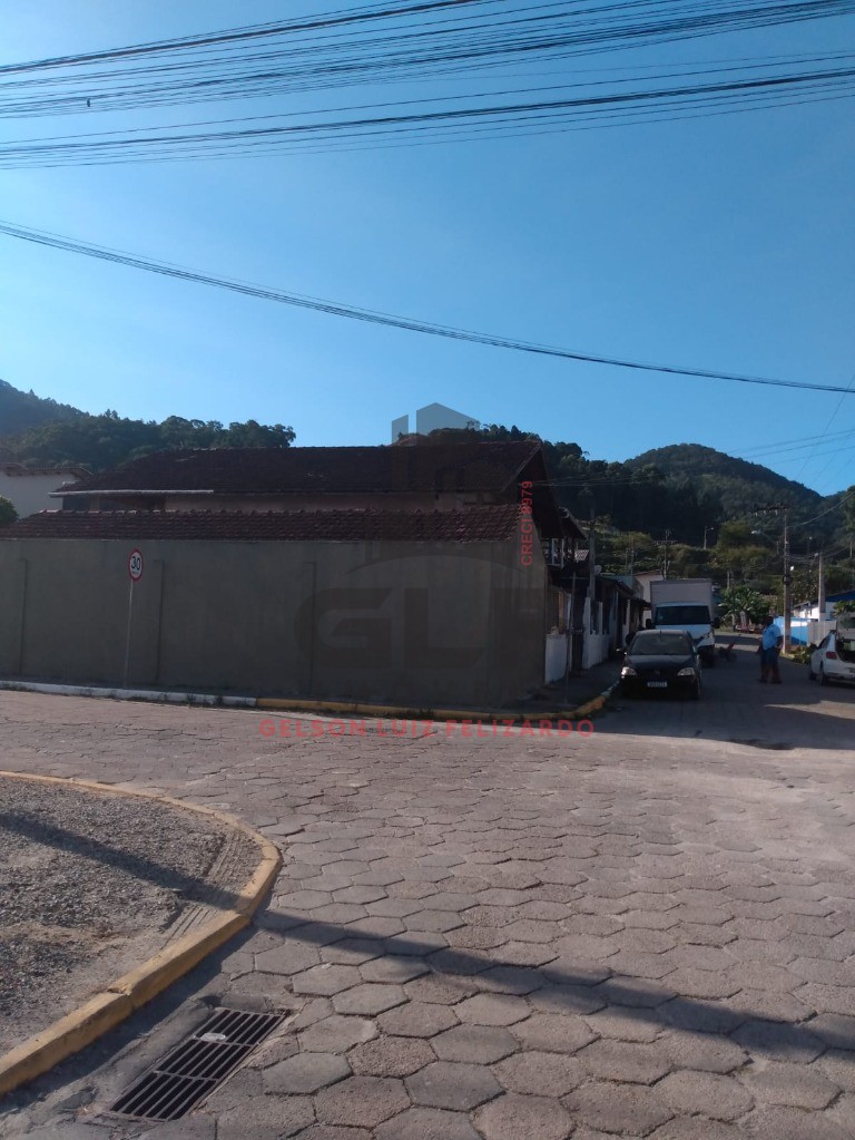 2 Terrenos juntos na cidade de Itapema/SC no bairro Alto São Bento, 3 Casas no Terreno, todas alugadas. Oportunidade de Investimento, e Renda Extra