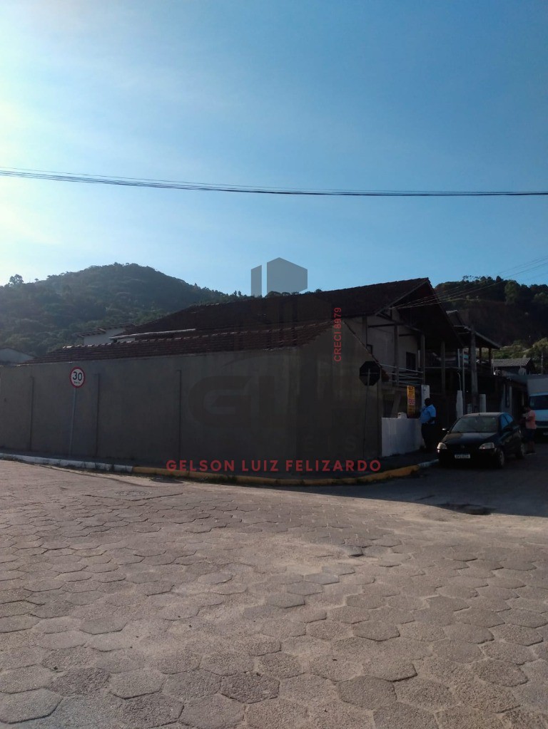 2 Terrenos juntos na cidade de Itapema/SC no bairro Alto São Bento, 3 Casas no Terreno, todas alugadas. Oportunidade de Investimento, e Renda Extra