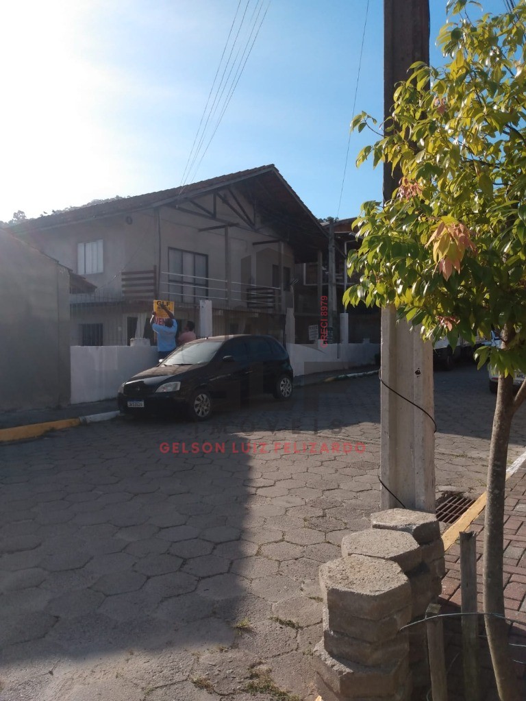 2 Terrenos juntos na cidade de Itapema/SC no bairro Alto São Bento, 3 Casas no Terreno, todas alugadas. Oportunidade de Investimento, e Renda Extra