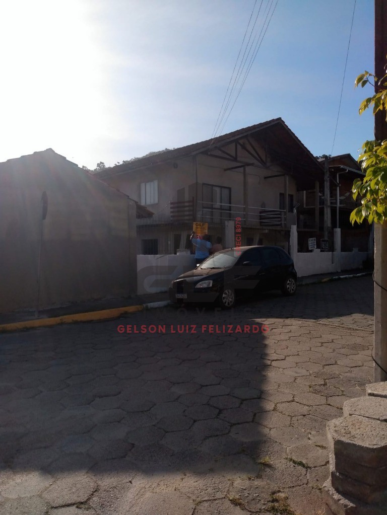 2 Terrenos juntos na cidade de Itapema/SC no bairro Alto São Bento, 3 Casas no Terreno, todas alugadas. Oportunidade de Investimento, e Renda Extra