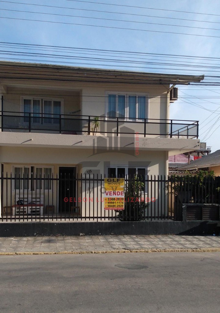 2 Casas no Terreno + Kitnet nos fundos na cidade de Itapema/SC no bairro Alto São Bento. Terreno conta com 252 m² SENDO 12 X 21. Renda Extra Aluguel