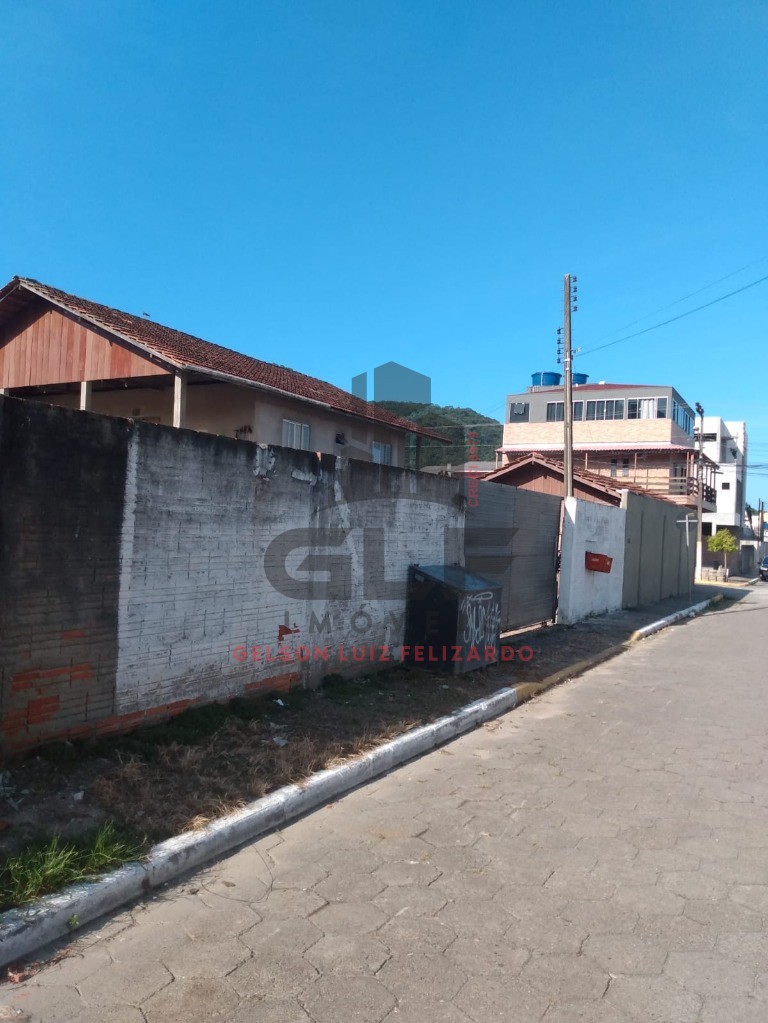 2 Terrenos juntos na cidade de Itapema/SC no bairro Alto São Bento, 3 Casas no Terreno, todas alugadas. Oportunidade de Investimento, e Renda Extra