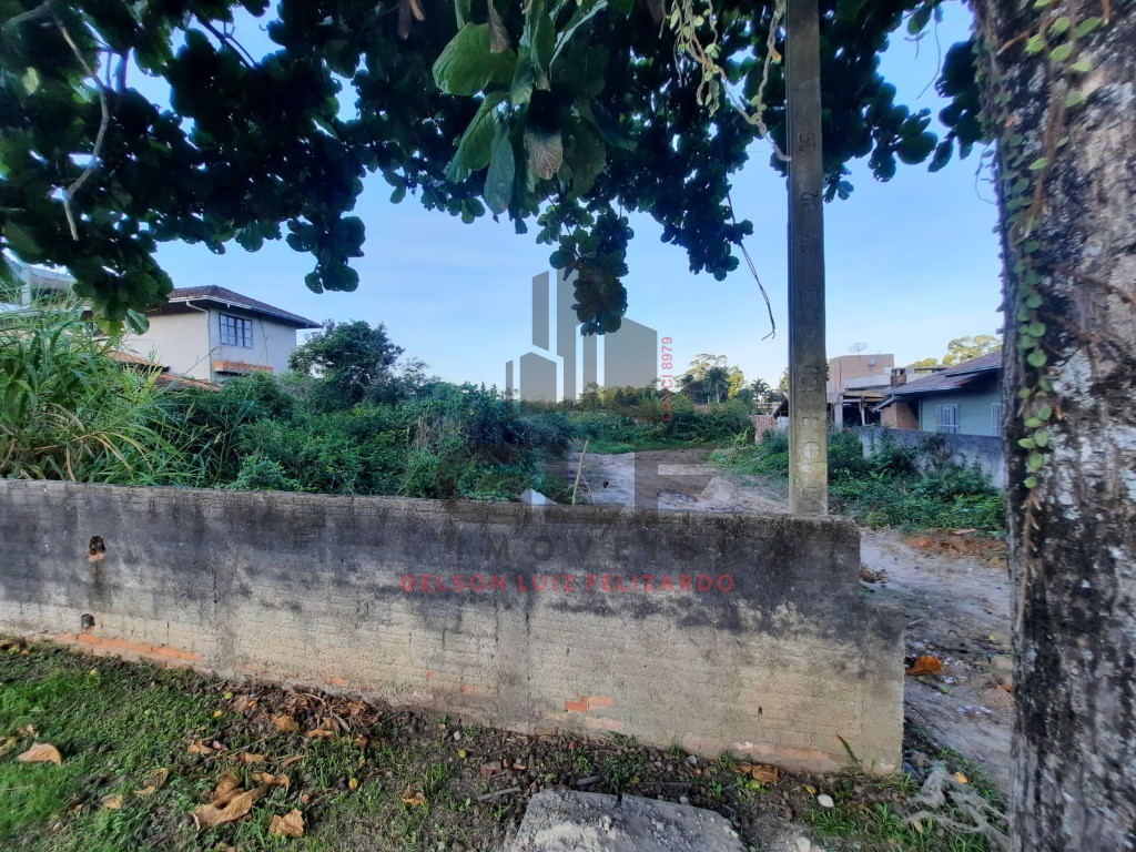 Terreno bem Localizado na cidade de Balneário Camboriú/SC no Estaleirinho, com 1.213 m². Localização privilegiada. Terreno Grande. Perto do Mar