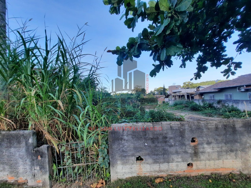 Terreno bem Localizado na cidade de Balneário Camboriú/SC no Estaleirinho, com 1.213 m². Localização privilegiada. Terreno Grande. Perto do Mar