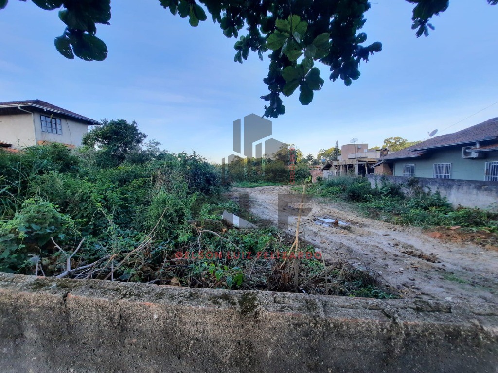 Terreno bem Localizado na cidade de Balneário Camboriú/SC no Estaleirinho, com 1.213 m². Localização privilegiada. Terreno Grande. Perto do Mar